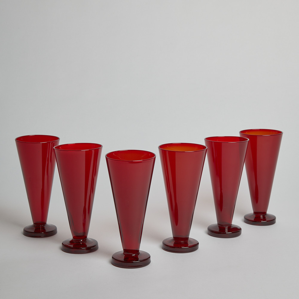 Reijmyre Glasbruk – SÅLD Höga Glas i Rubinfärgat Glas