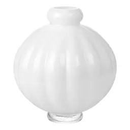 Louise Roe Copenhagen Balloon Vase 01 25 cm Opalhvit 