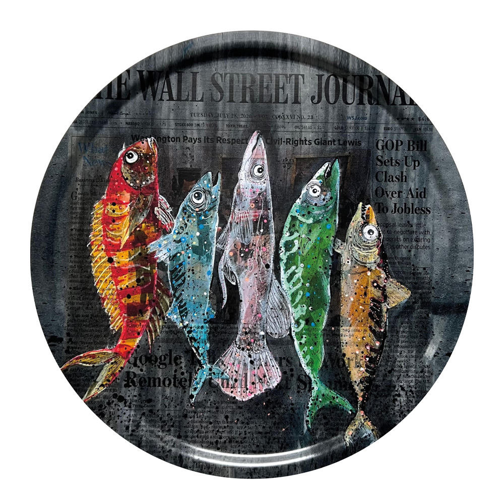Läs mer om Lisa Törner Art - Bricka Rund Biggest Fish of Wall street 49 cm Svart