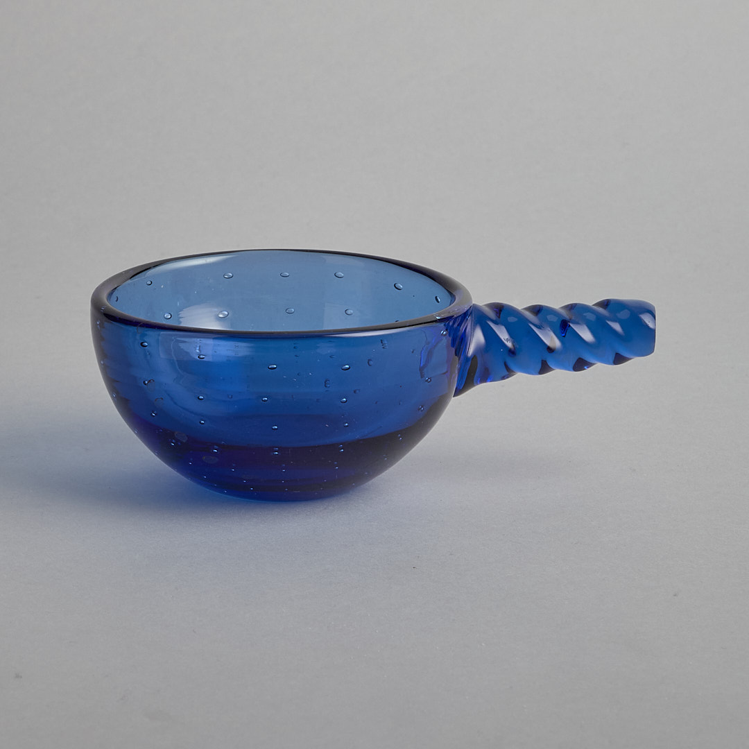 Läs mer om Reijmyre Glasbruk - Blå glasskål av Monica Bratt