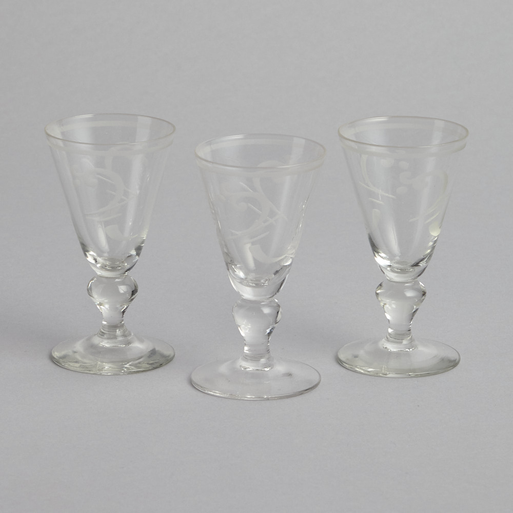 Vintage - Snapsglas med välvd fot 3 st