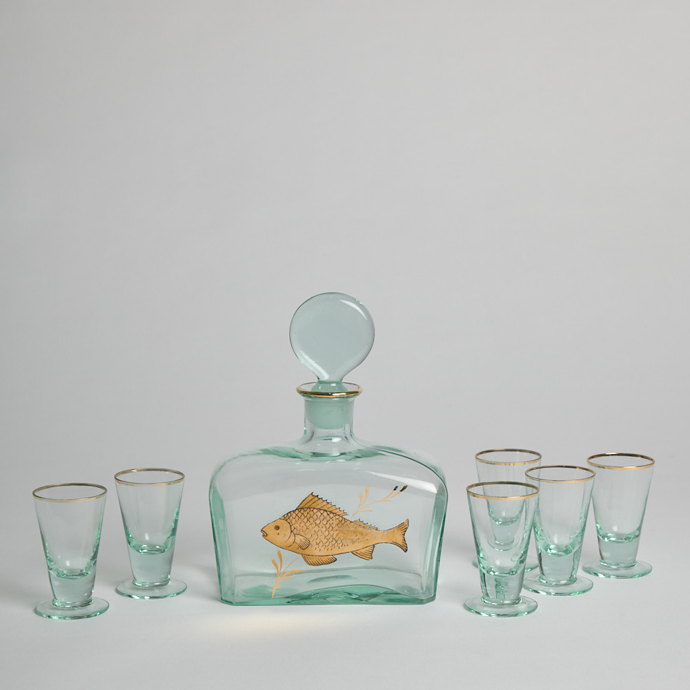 Vintage – Glaskaraff med Dekor av Guldfisk och 6 st Nubbeglas