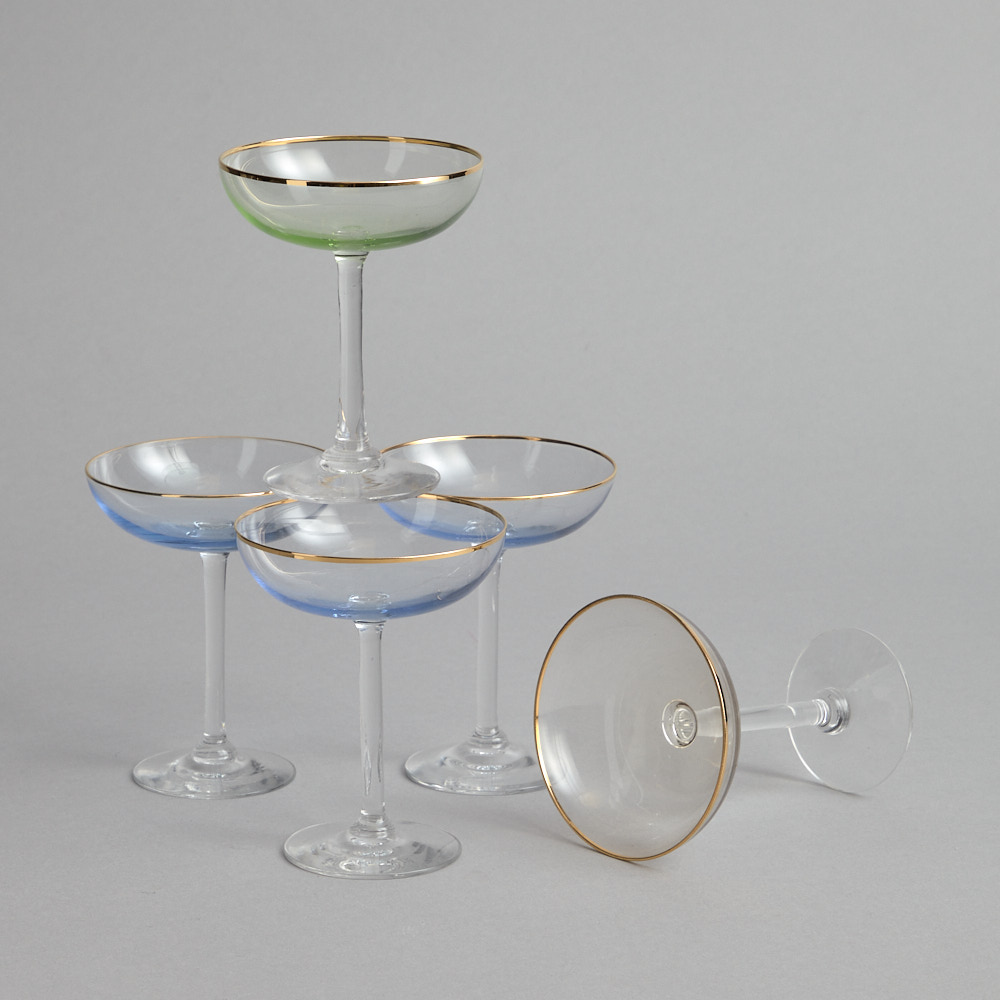 Läs mer om Vintage - SÅLD Likörglas i olika färger med guldkant 5 st