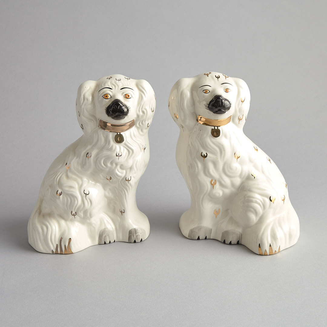 Läs mer om Vintage - SÅLD Porslinshundar 2 st