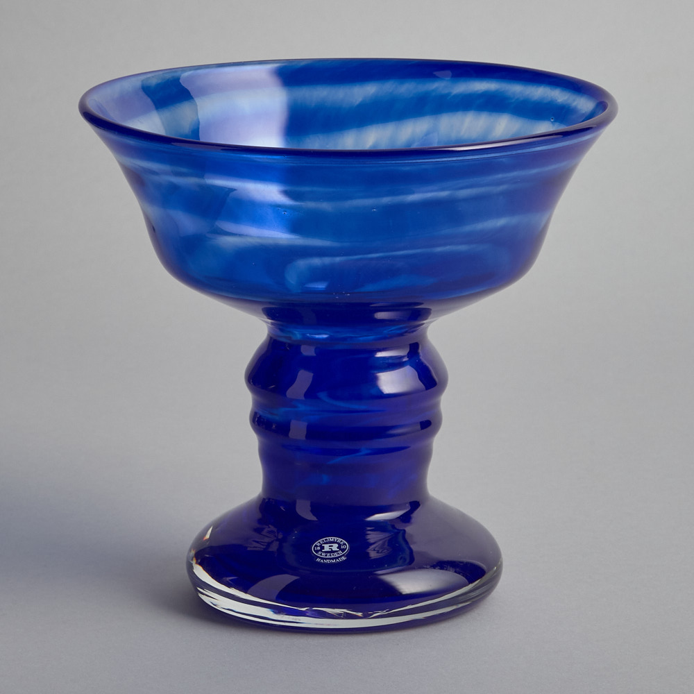 Läs mer om Reijmyre Glasbruk - Glasskål på Fot Blå