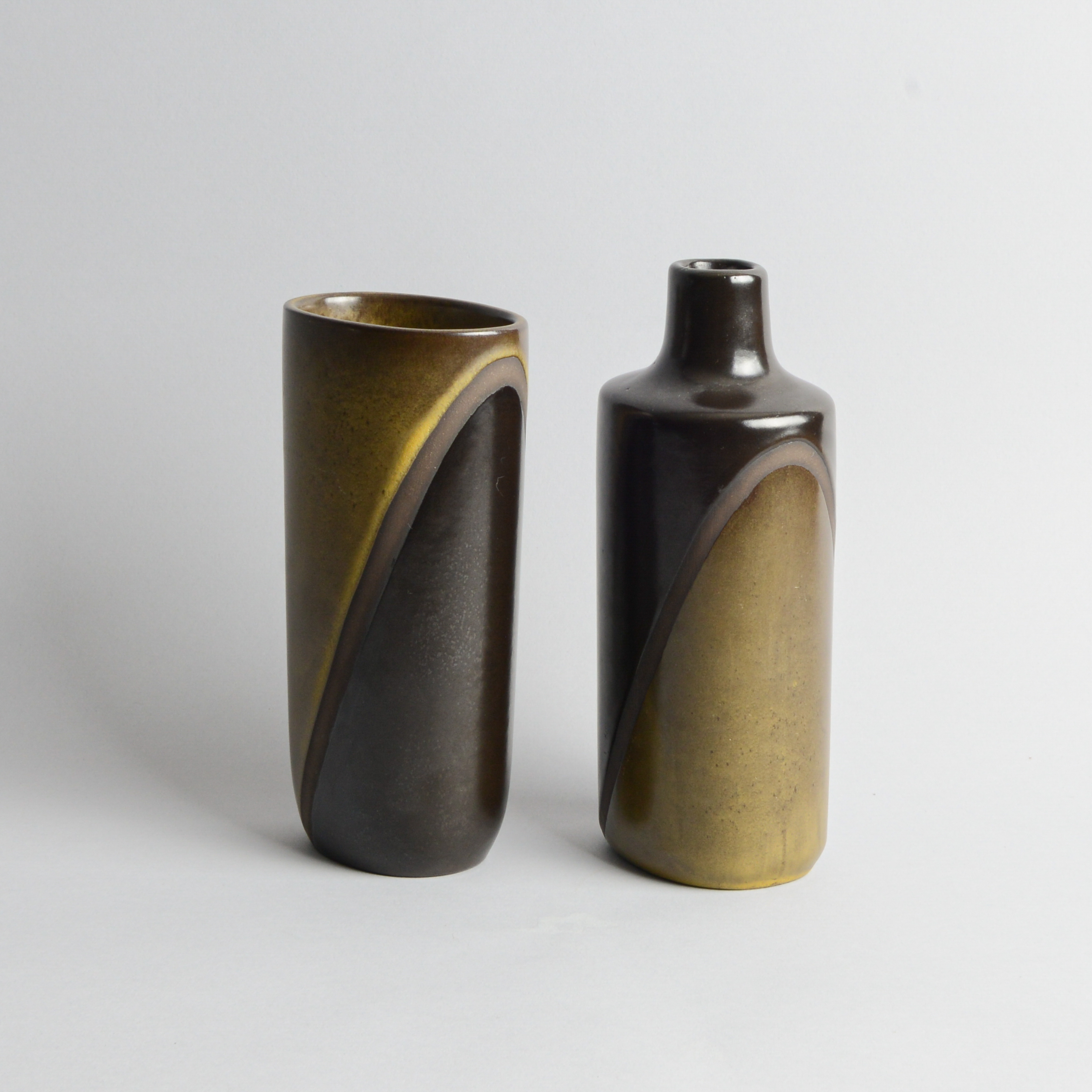 Upsala-Ekeby - Vaser av Hjördis Oldfors 2 st