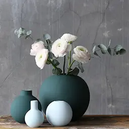 Cooee Ball Vase 20 cm Mørkegrønn  hover