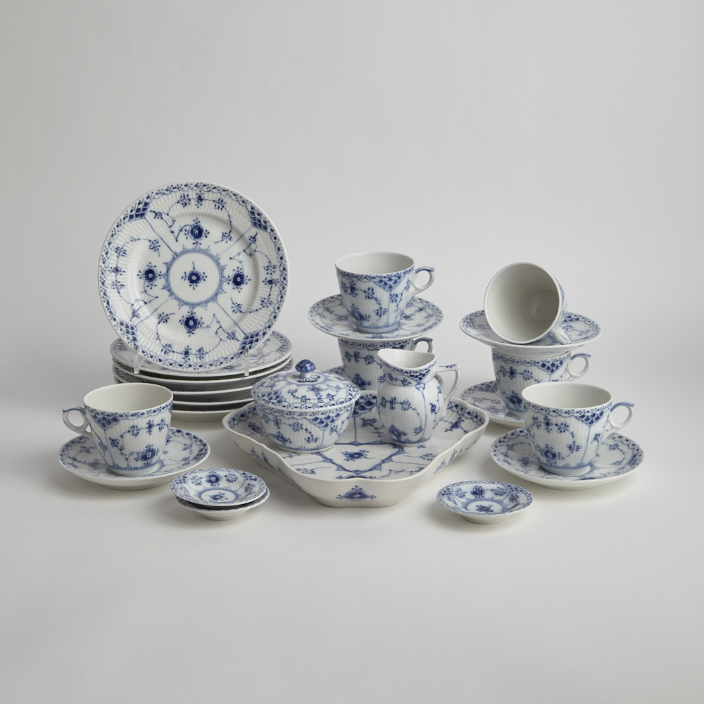 Royal Copenhagen - SÅLD Servis "Musselmalet" Halvblond 22 delar
