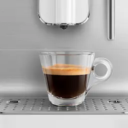 Smeg Smeg 50's Style Helautomatisk Kaffemaskin Melkeskummer Hvit  hover